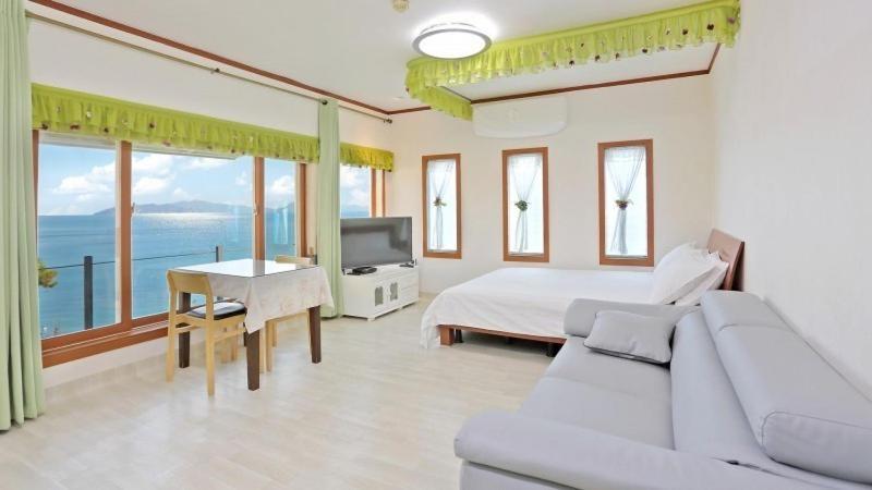 Namhae Eunbit Bada Pension Pokoj fotografie